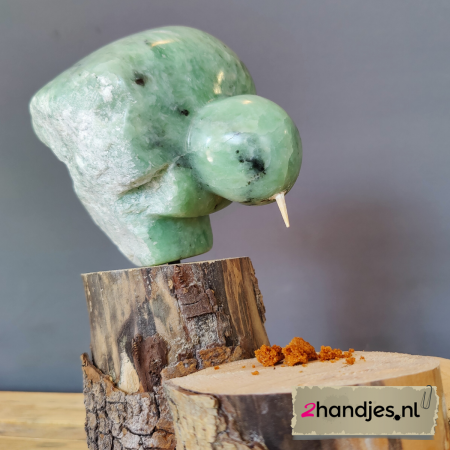 creatieve-workshop-speksteen-bewerken-beeldhouwen-met-vrienden vogel maken uit steen speksteen