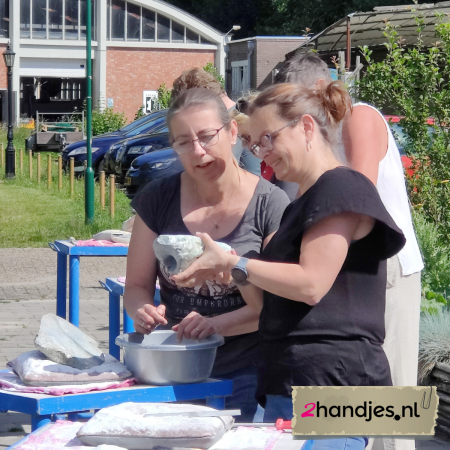 creatieve-workshop-speksteen-bewerken-uitje-met-vriendin uitje met een vriendin speksteen beeldhouwen
